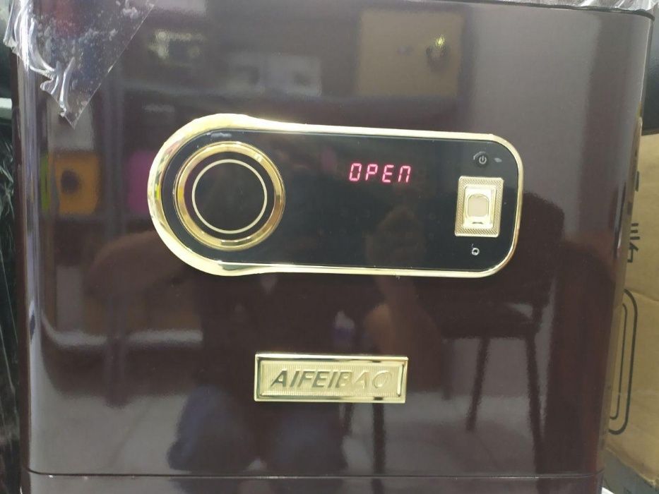 Сейф Hi-Tech высокотехнологичный, ультра современный. толстостенный,