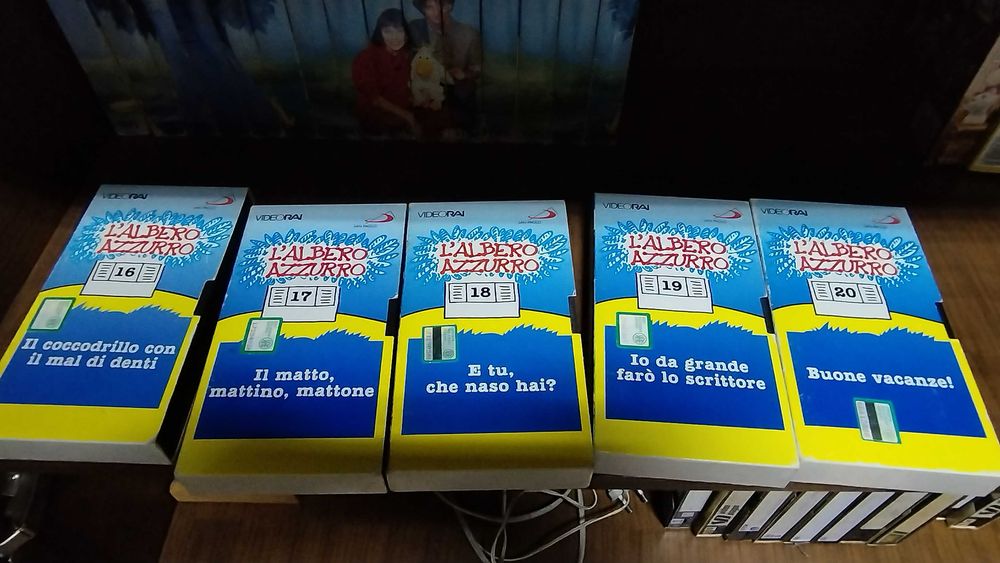 Детски филми 20 бр. на vhs видеокасети l'albero azzurro -синьото дърво