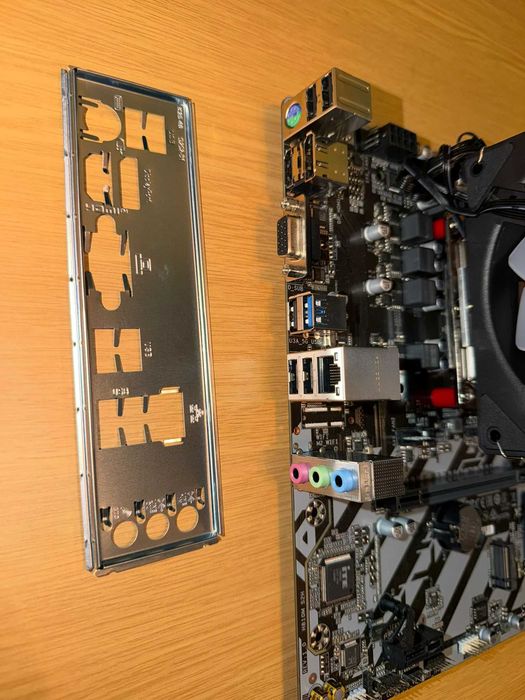 Placa de baza Gigabyte H810M S2H cu procesor Intel Ultra 5 235 3.4Ghz+16gb ddr5 Crucial 5600mhz