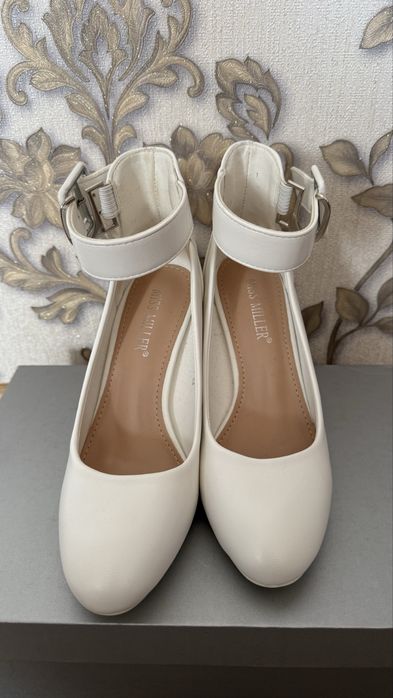 Продам туфли новые