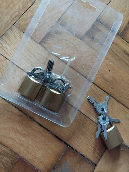 Set de 3 lacăte cu cheie de 25 mm