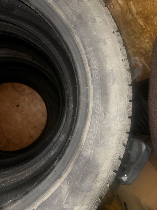 Продам 2 комплекта резины 235/55/19r