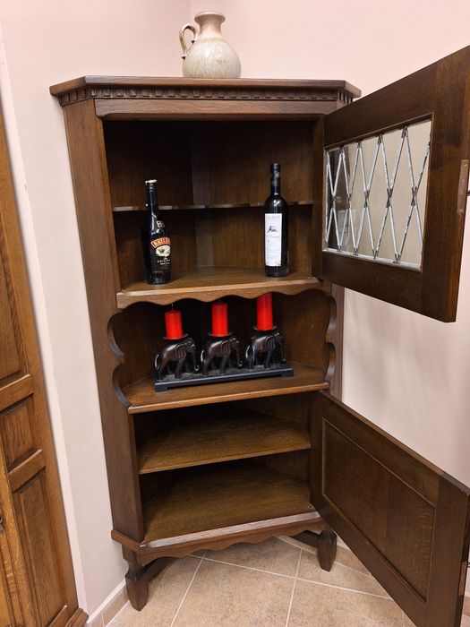 Винтидж ъглова витрина