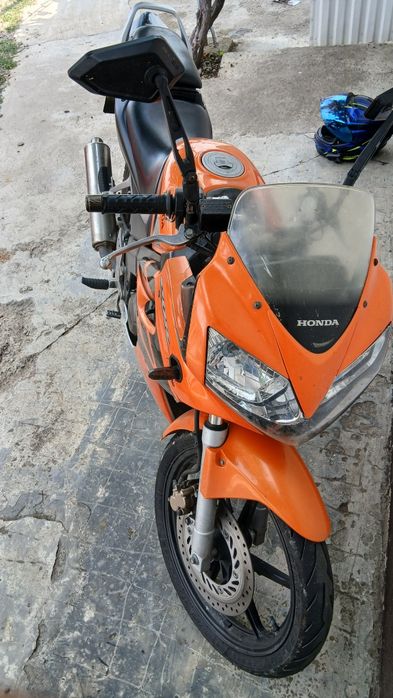 Vând honda cbr125
