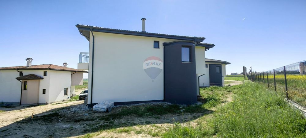 Фамилна двуетажна къща за продажба, с.Кичево, обл.Варна, ЙГ