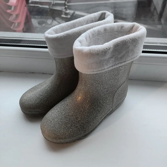 Резиновые сапоги на девочку