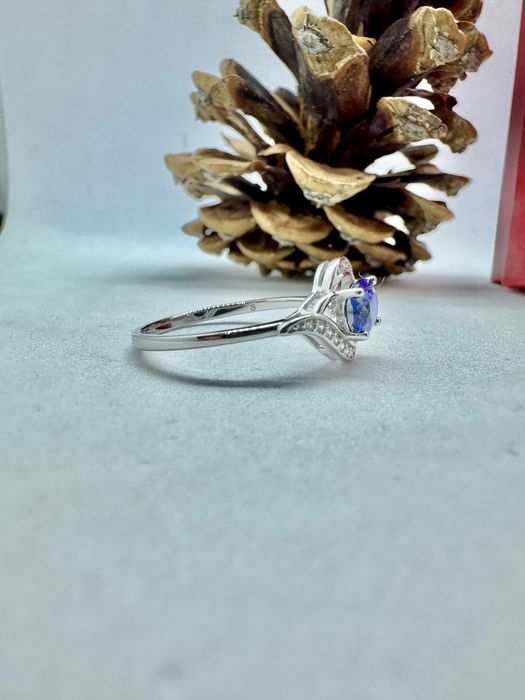 Сребърен пръстен със синтетичен сапфир