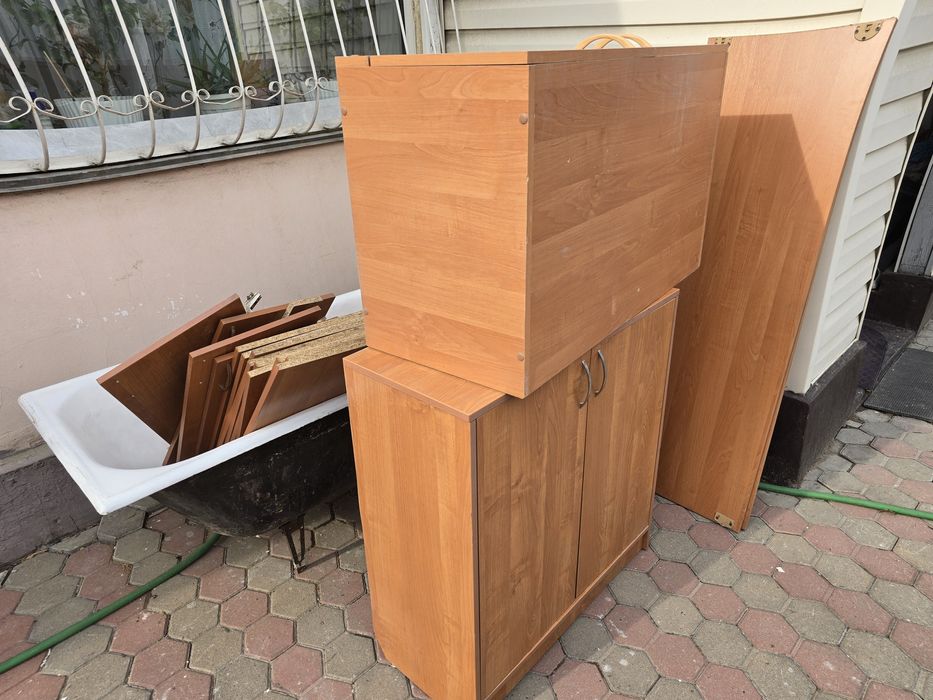 10 шкафов и комод