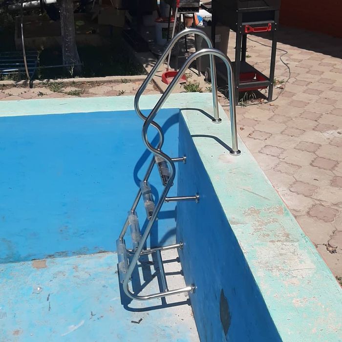 Лестница для бассейна на заказ