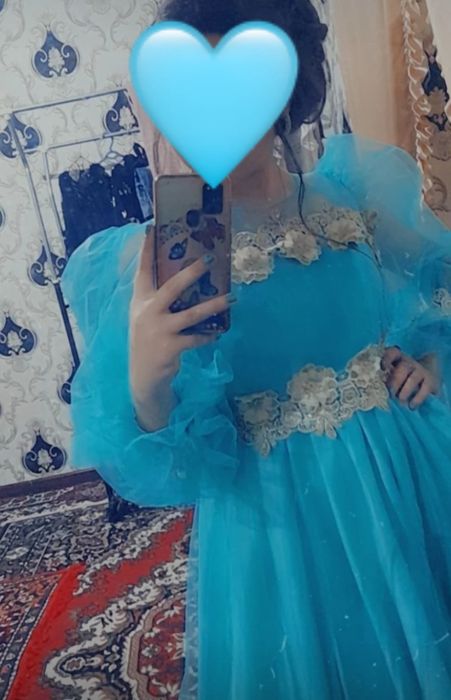 Vecherni feruz rang ko'ylak sotiladi