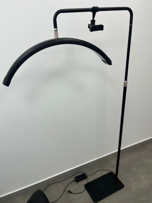 Vand lampa semiluna