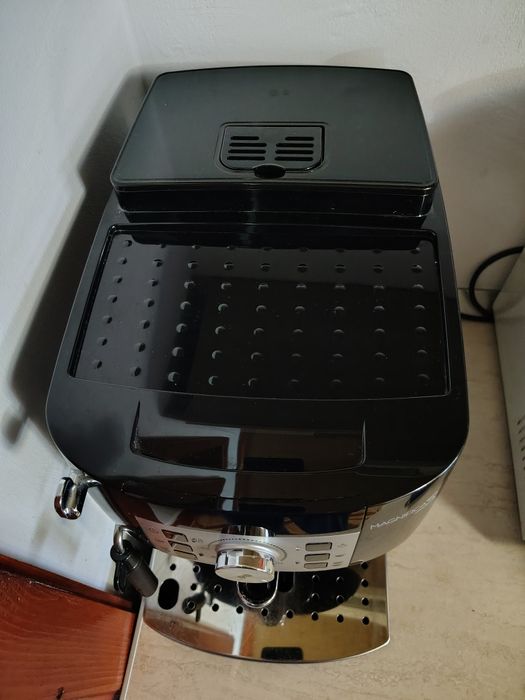 Espressor  automat DeLonghi Magnifica S , 1450W, 15bari, in garantie