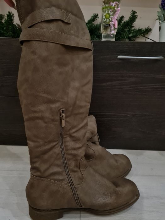 Зимни кафяви ботуши