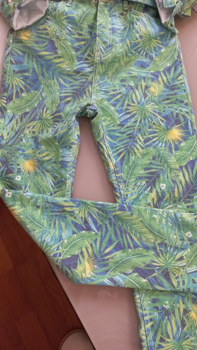 Нов костюм на френска марка