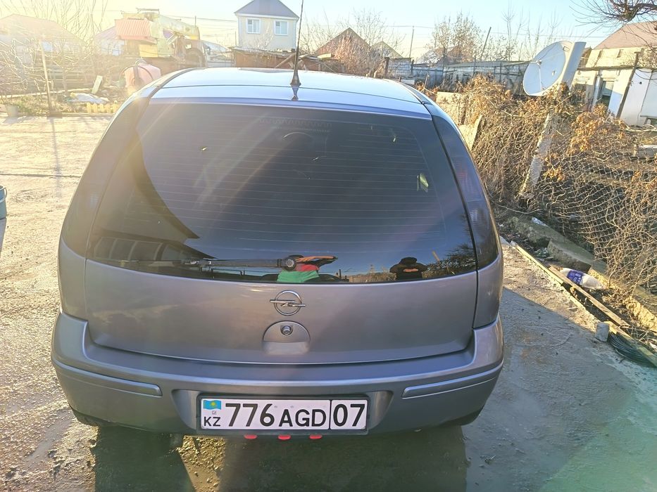 Продам автомобиль опель корса 2004 года