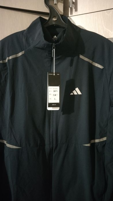 Продам спортивный костюм