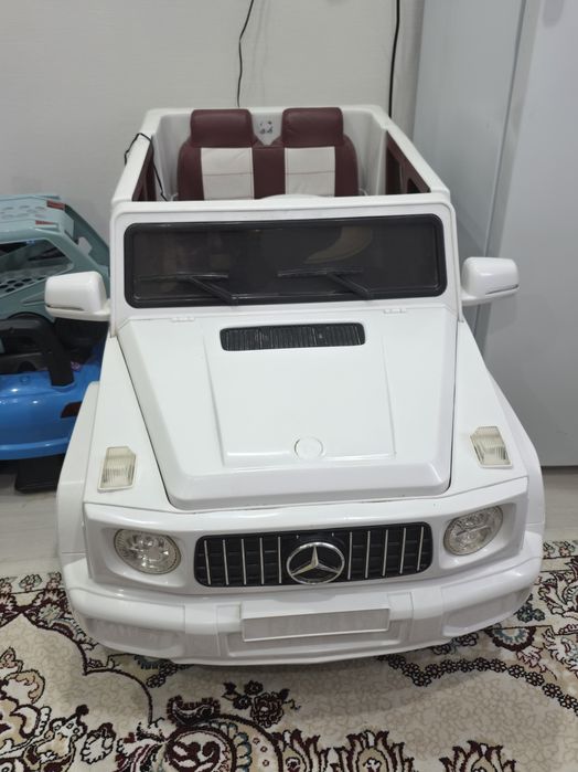 Продам игрушечную машину мерседес