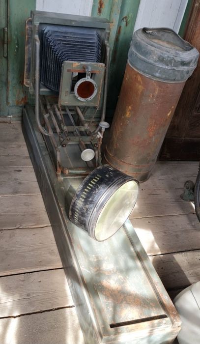 Masa metal.Marmita militara tip rucsac veche