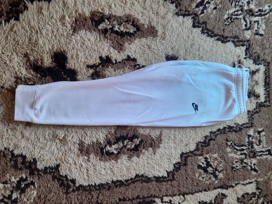Мъжко долнище - "Nike Club Joggers White"