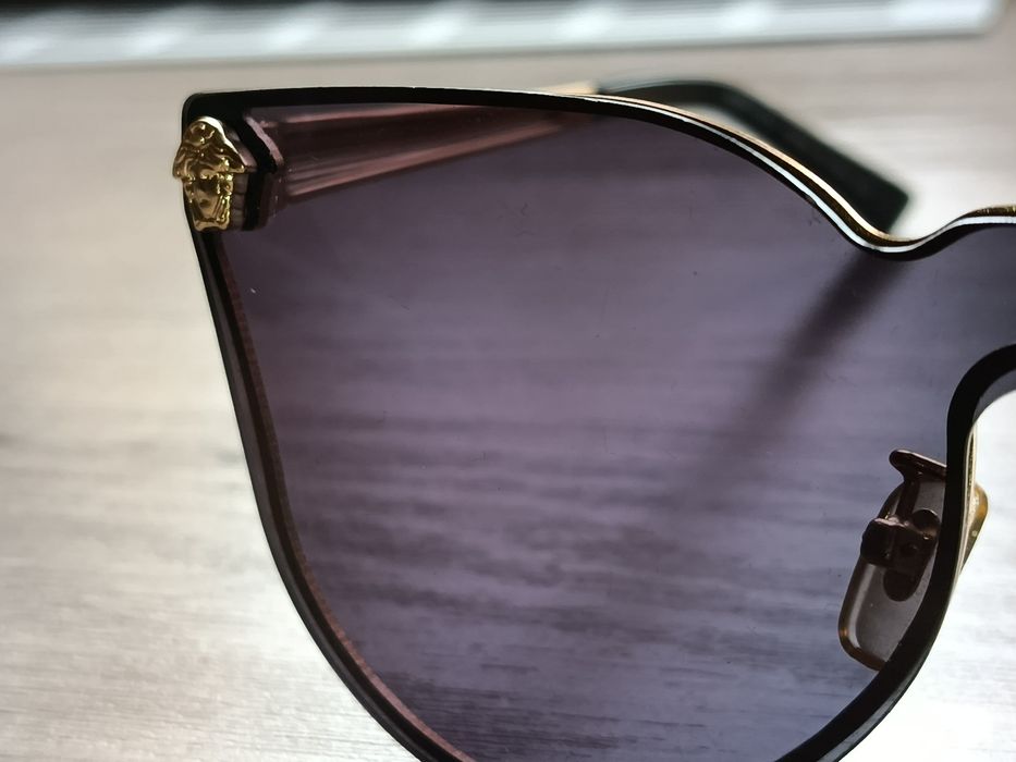 Очки Versace оригинал :3
VE 2120/s Black Gold/Brown
Made im Italy
+998