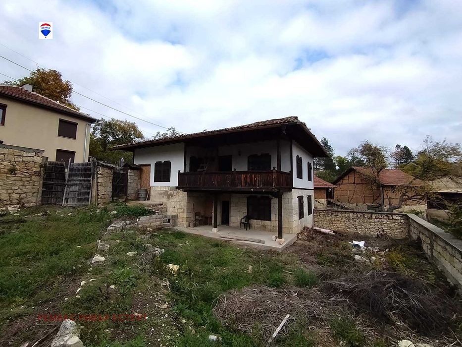 Селска къща за продажба в с. Червен, обл. Русе