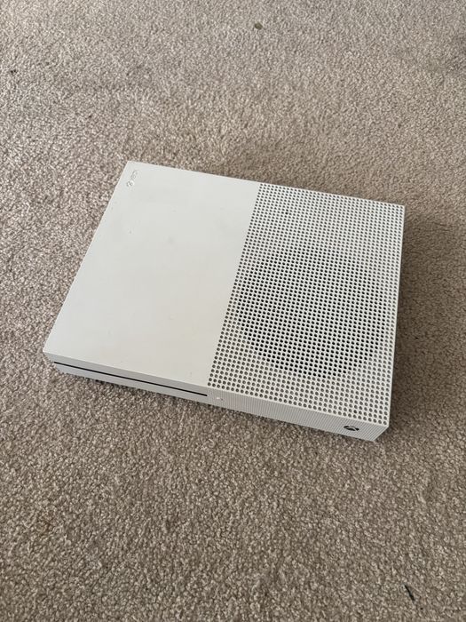 Xbox One S 500GB + Controller Elite Series 2 + GTA V + FIFA 21