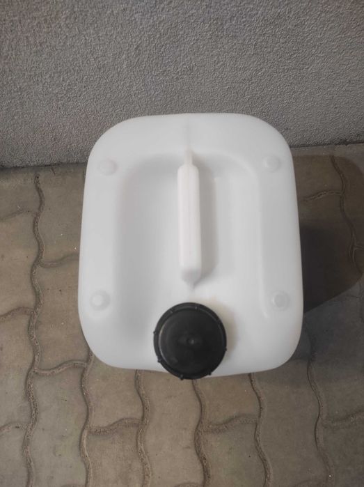 Туби  пластмасови - 20 литра