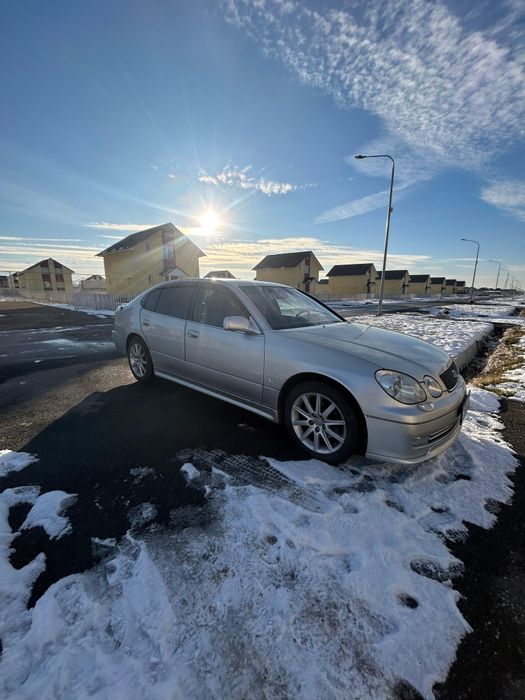 Машина Lexus gs 300