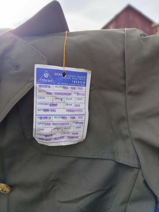 Vând haine militare