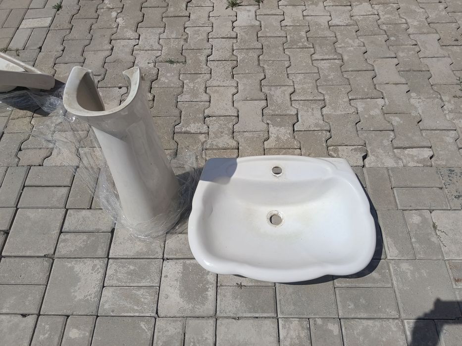 Продам раковину с пьедесталом