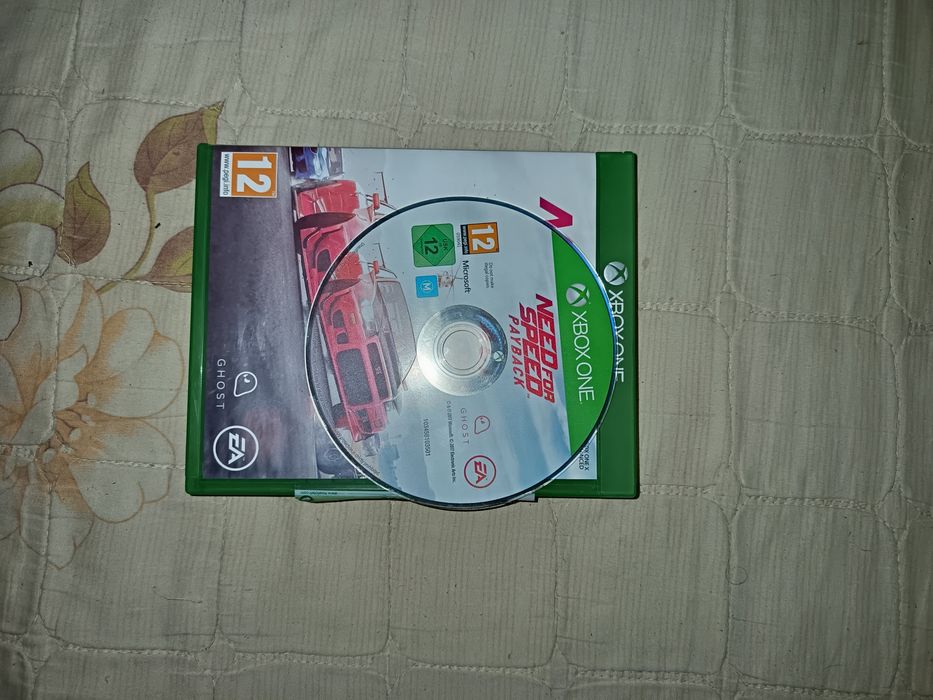 Vând sau schimb jocuri de Xbox One cu jocuri de PS3, cu carcasa și apr
