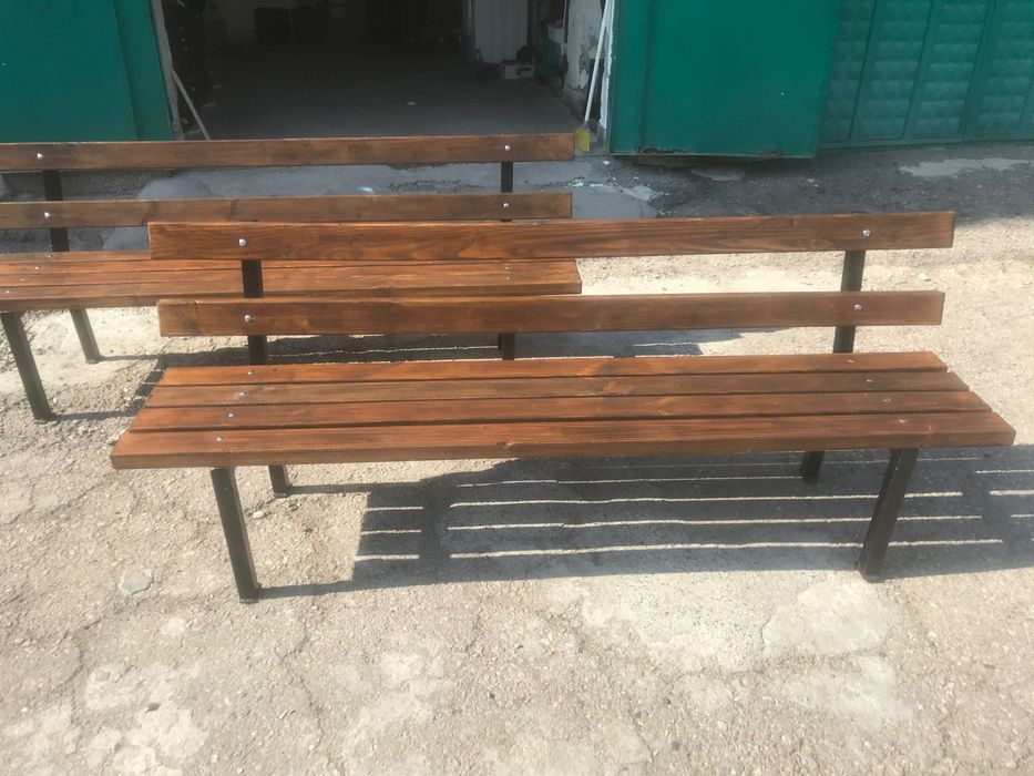 Градински пейки.