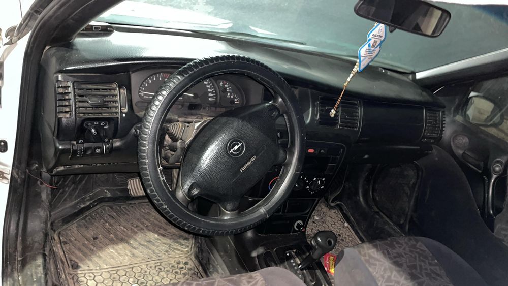 Opel Vectra B бешка