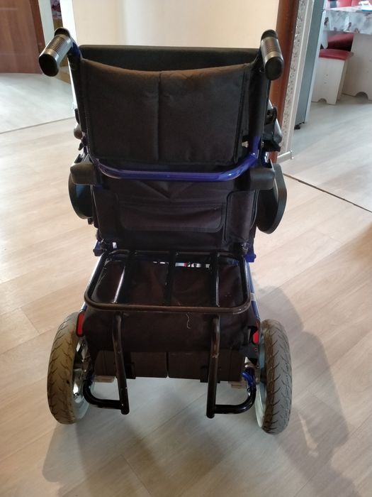 Электрическая инвалидная коляска