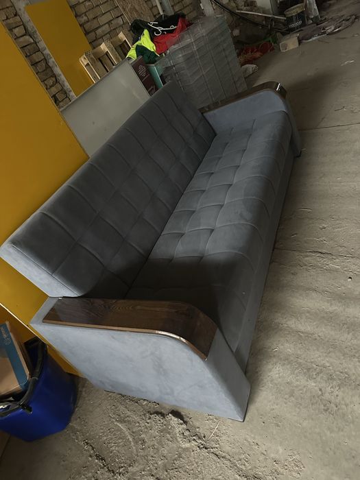 Divan sotiladi srochna