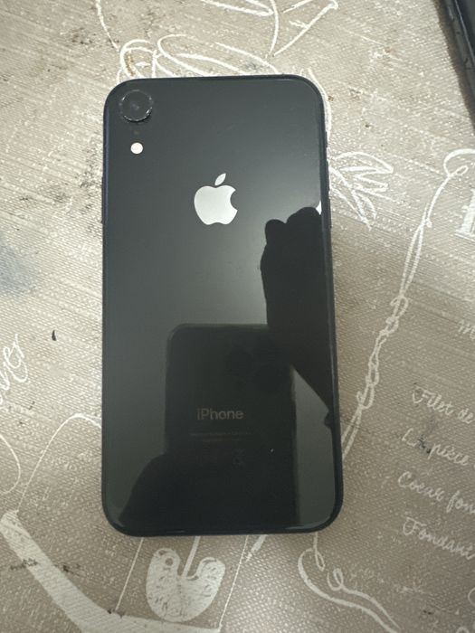 iph xr ,64 gb ,liber reta