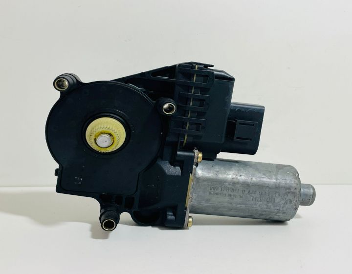 Motoras macara  Bosch geam dreapta fata 0130821786 Audi A4 B5