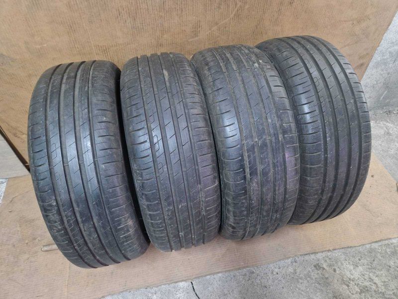 4 Goodyear R17 215/55
летни гуми
DOT4220