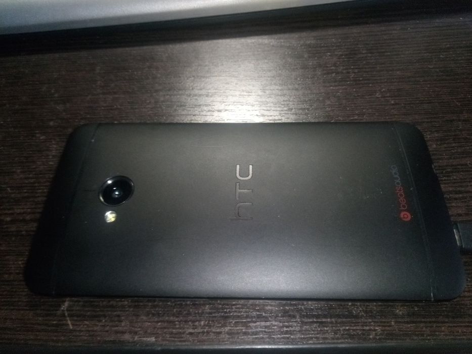 Продам смартфон HTC One Dual SIM