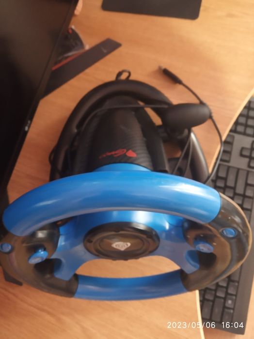 Vând volan cu pedale Genesys