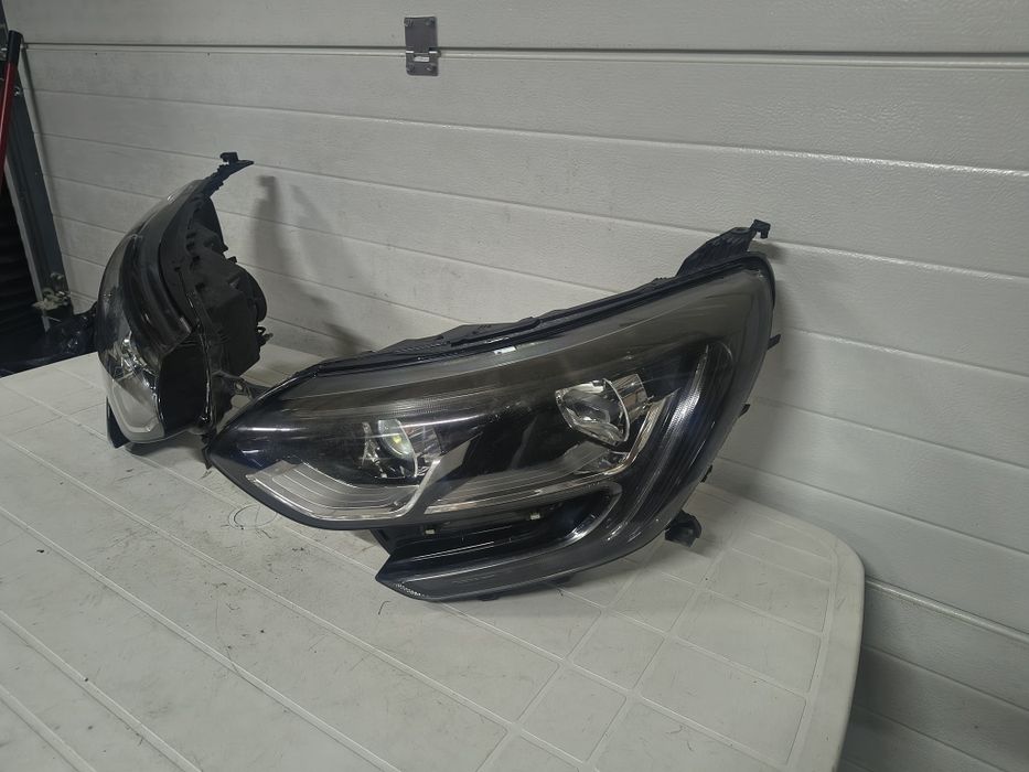 Far Stânga  Dreapta Renault Megane 4 (Halogen + LED) cod 260602792R / 260108478R