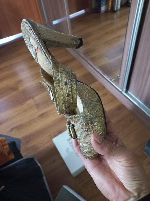 Срочно продам  состояние нового