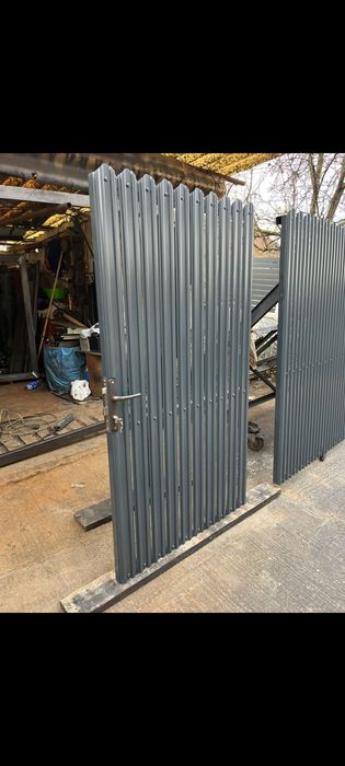 Vand poartă din fier