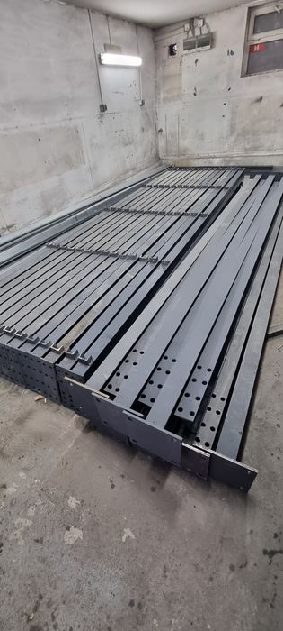 Hala pe structura metalica