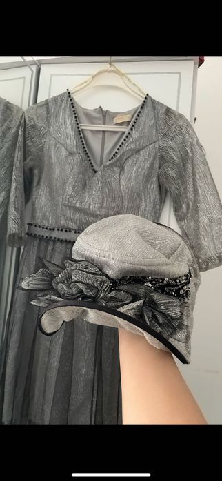 Рокля с шапка и брокат