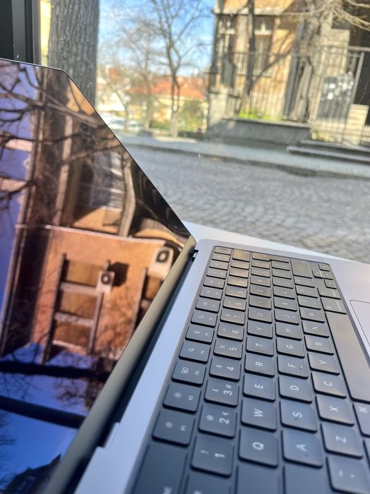 Macbook Pro A2442 14” M1 16GB RAM