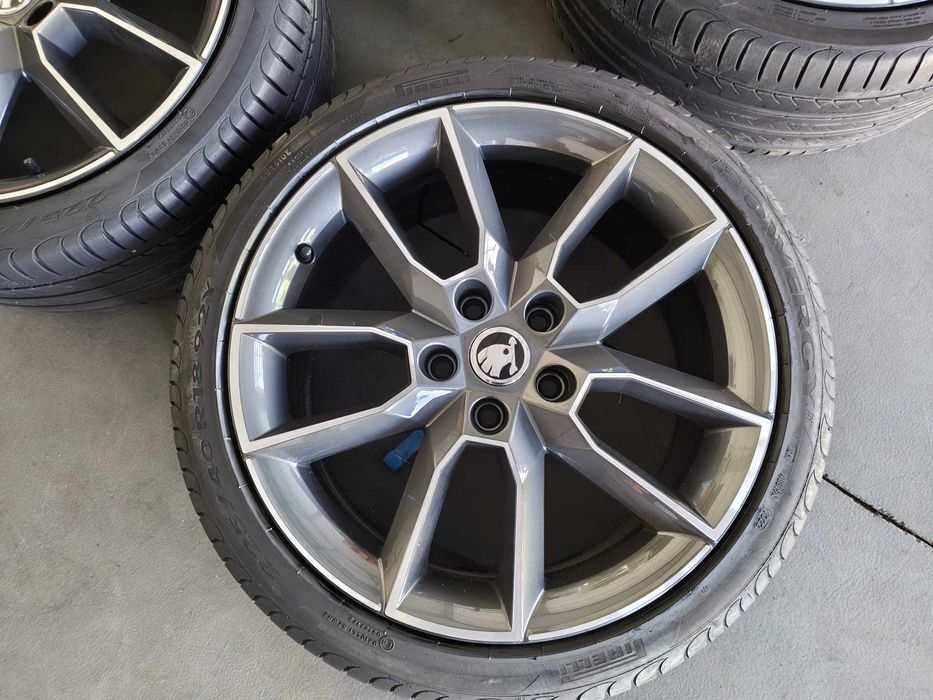 Jante Skoda Octavia RS Anvelope vara Pirelli 225 40 R18