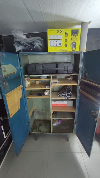 Продам металлический шкаф.