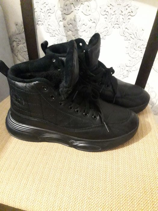 Продам зимние ботинки.размер 38