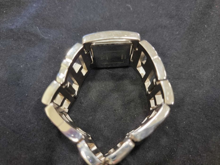 Дамски часовник GUESS 32 mm